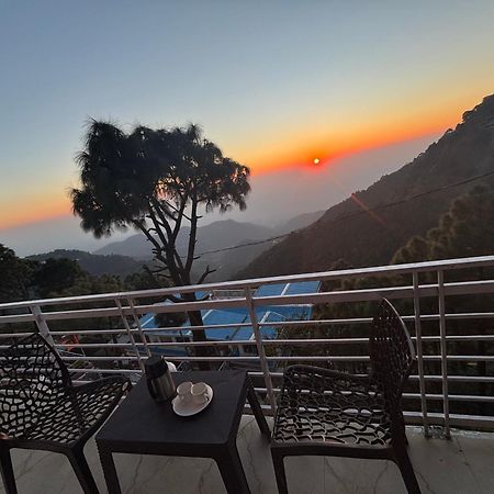 Panormic View By The North Edge Apartman Kasauli Kültér fotó