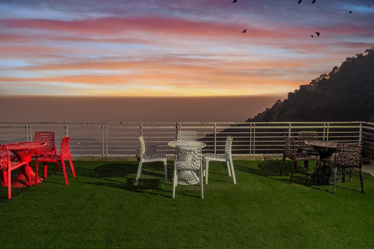 Panormic View By The North Edge Apartman Kasauli Kültér fotó