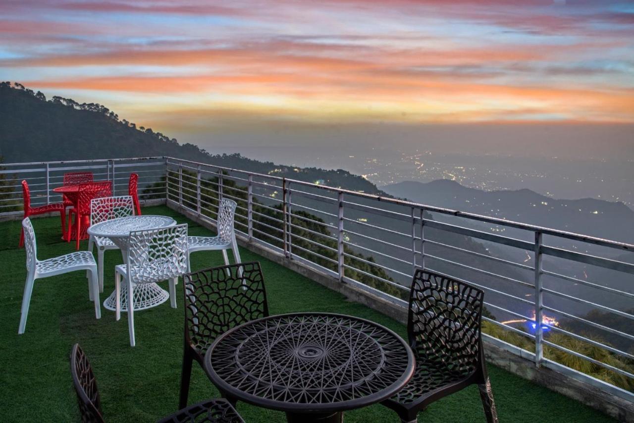 Panormic View By The North Edge Apartman Kasauli Kültér fotó